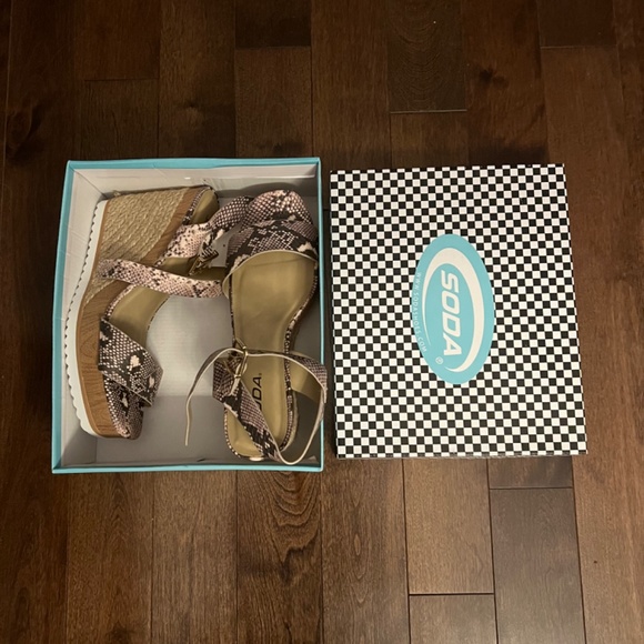 Soda sandals new - Picture 5 of 6